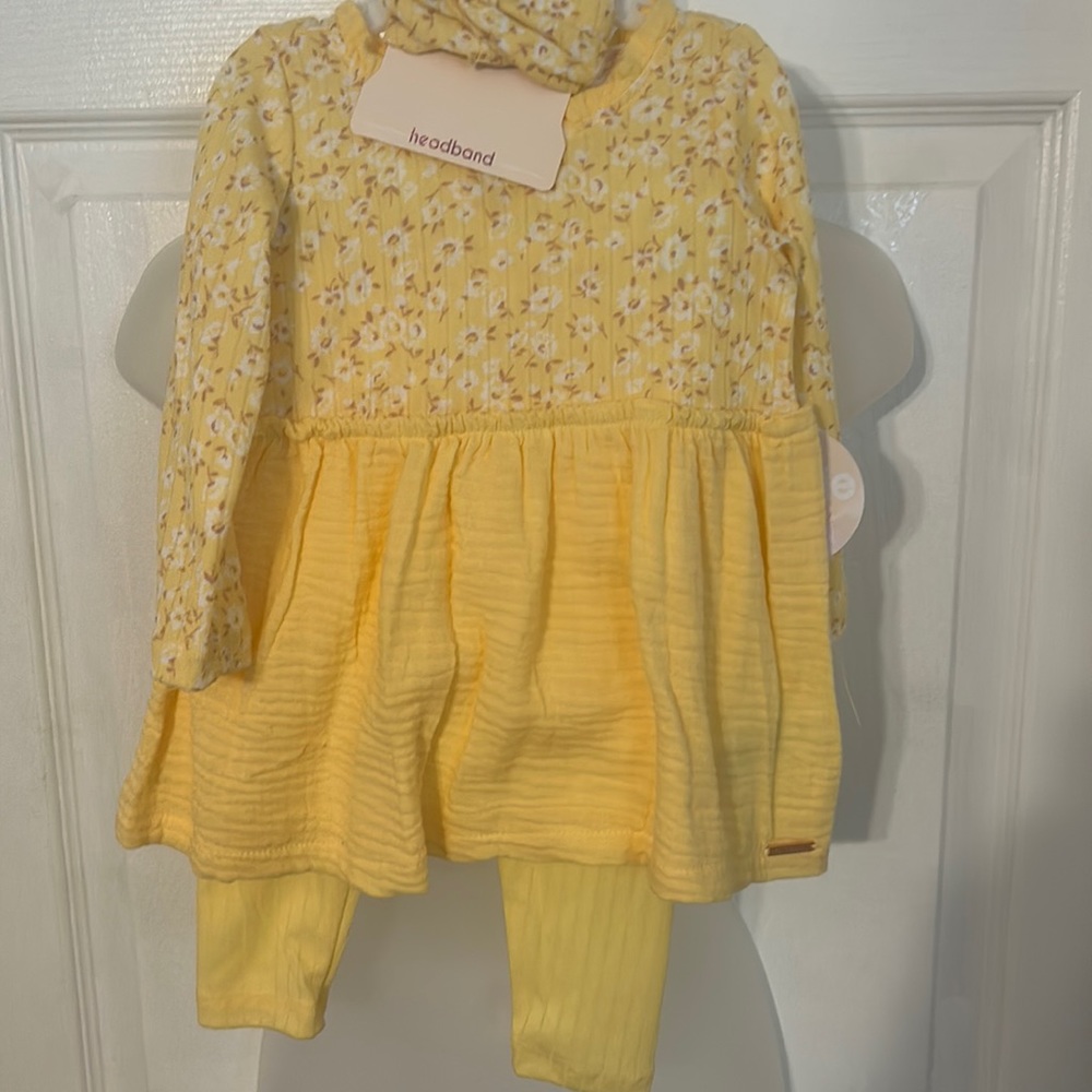 NWT 3 piece Kensie Baby set . Size 12 months.